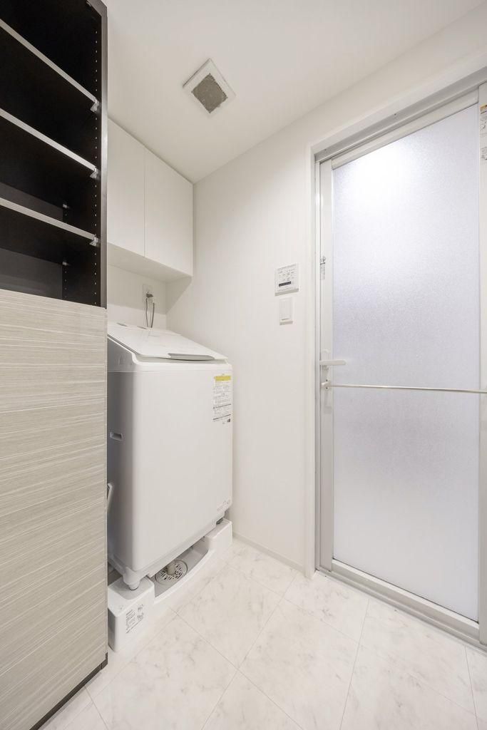 2LDK Apartment for Sale in Nishi Ward, Yokohama - Image 1