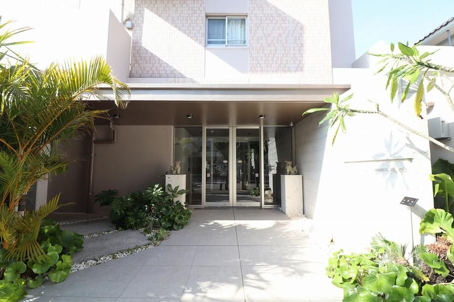 Okinawa Chatan 2LDK Apartment for Sale Near Araha Beach - Thumbnail 2
