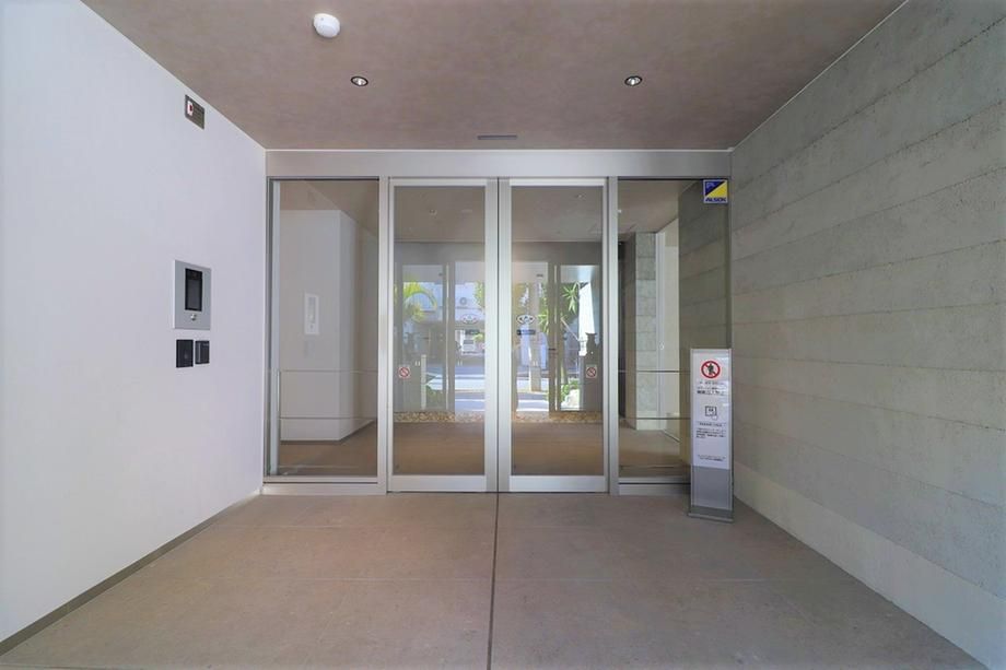 Okinawa Chatan 2LDK Apartment for Sale Near Araha Beach - Thumbnail 4