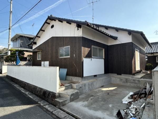 Renovated 3LDK House with Large Land in Ube, Yamaguchi - Thumbnail 2