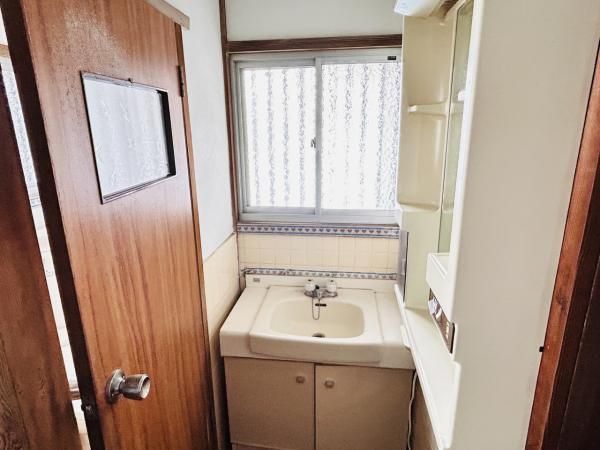 Renovated 3LDK House with Large Land in Ube, Yamaguchi - Thumbnail 4