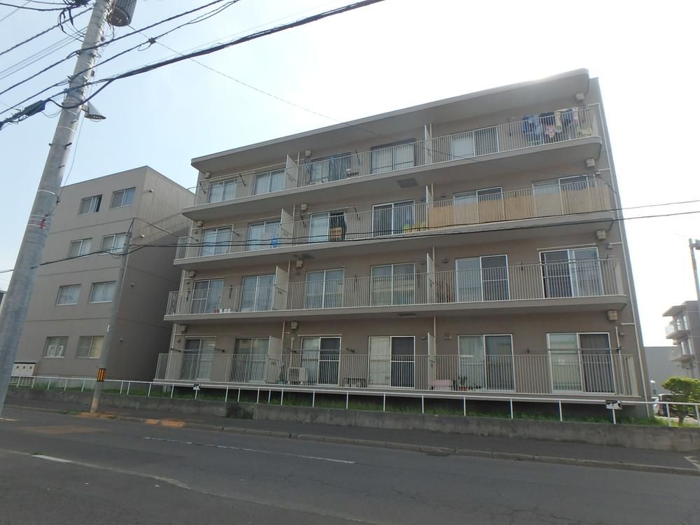 Renovated 2LDK Apartment for Sale in Sapporo Higashi-ku - Thumbnail 2