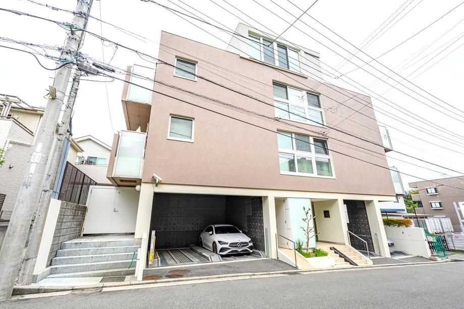 3LDK Top-Floor Apartment with Sky Roof Balcony in Tsuzuki, Yokohama - Thumbnail 2
