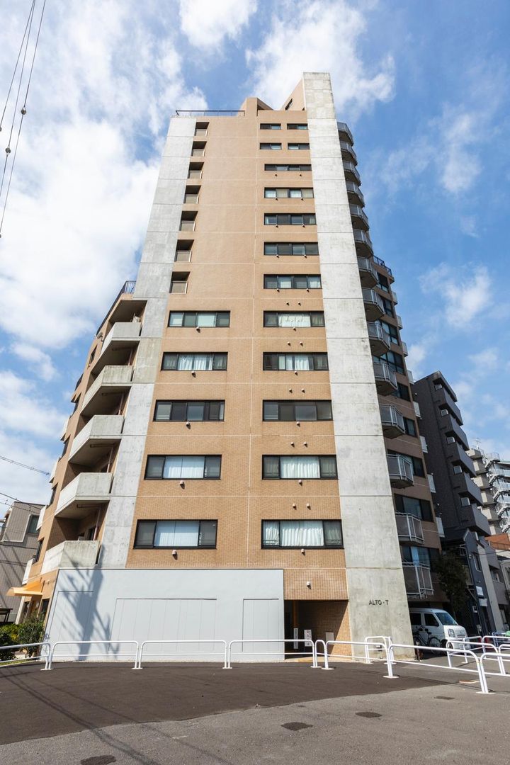 Renovated 4LDK Apartment for Sale in Ota Ward, Tokyo - Image 1