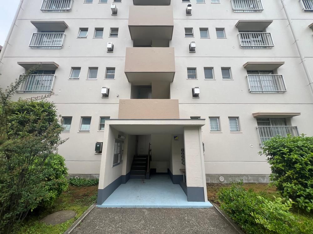 Renovated 2LDK Apartment Near Iiyamashi Station in Funabashi - Thumbnail 2