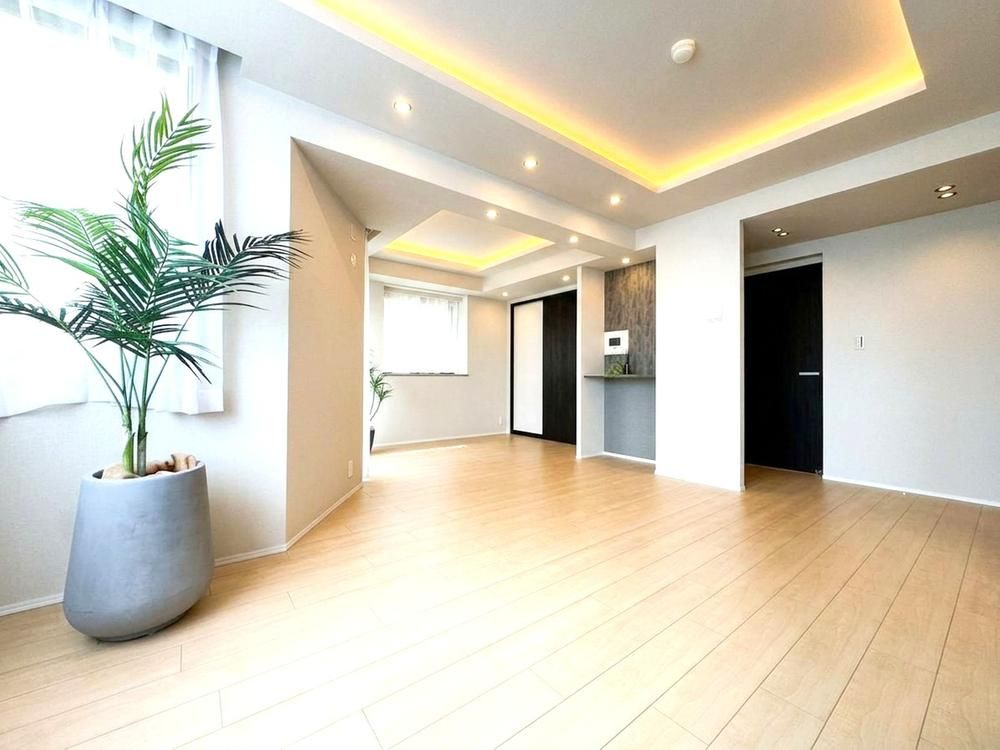 Renovated 3LDK Apartment for Sale in Yokohama Naka Ward - Thumbnail 4