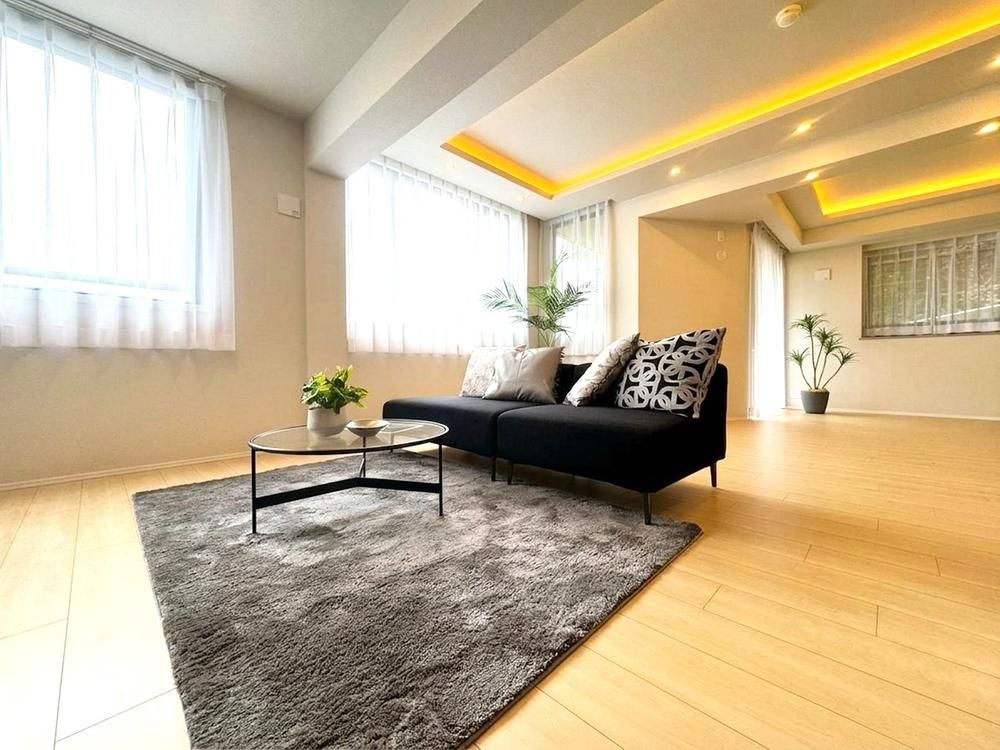 Renovated 3LDK Apartment for Sale in Yokohama Naka Ward - Thumbnail 3