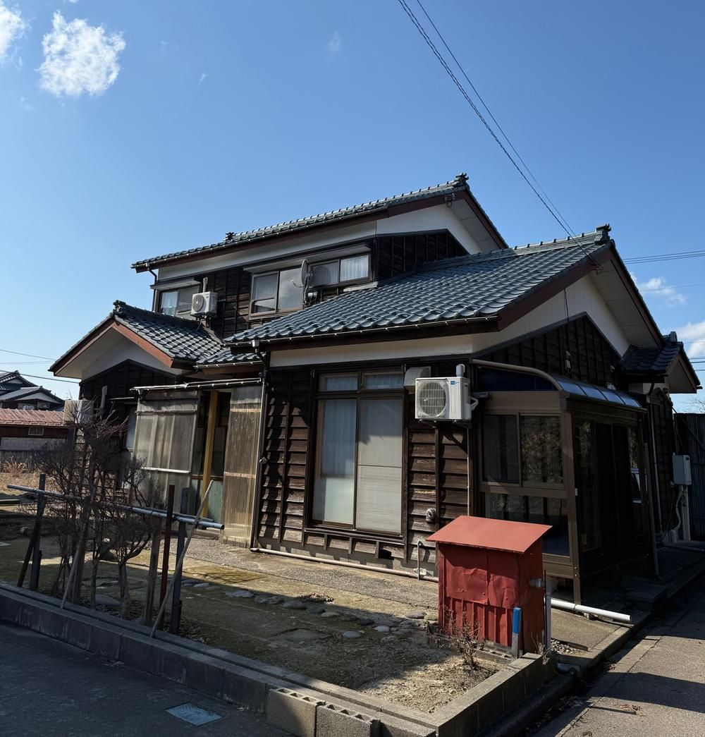 9DK Detached House for Sale in Tsubame, Niigata - Thumbnail 2