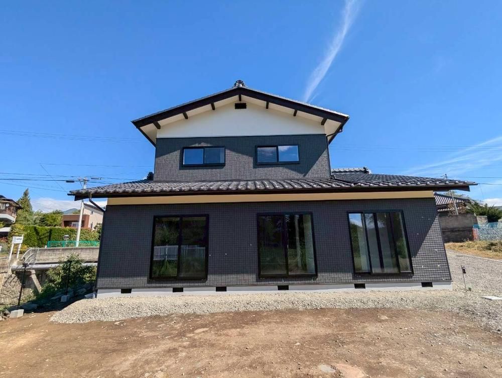 Renovated 5LDK House on 384m² Land in Tōmi, Nagano - Thumbnail 2