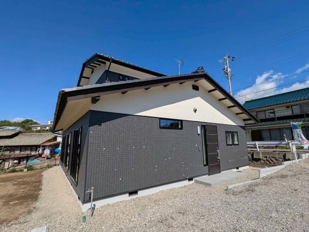 Renovated 5LDK House on 384m² Land in Tōmi, Nagano - Thumbnail 3