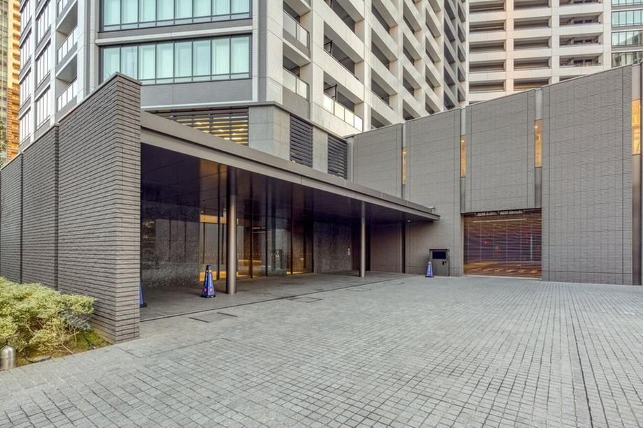 2LDK Apartment for Sale in Kachidoki, Chuo, Tokyo - 79.84m2 - Thumbnail 3