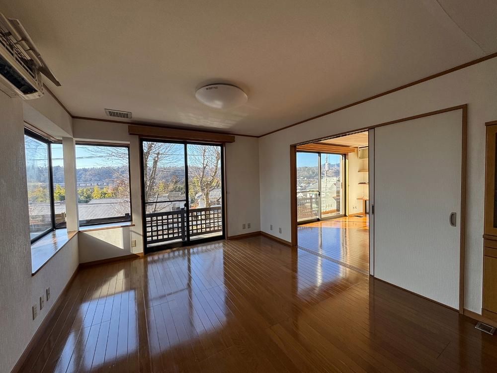 Detached House in Akiruno with Mount Fuji Views for Sale - Thumbnail 3