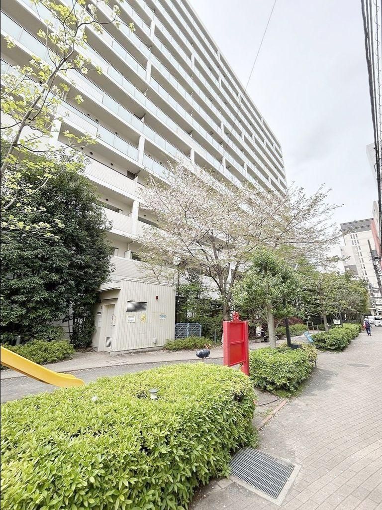 3LDK Apartment for Sale in Minami-Azabu, Minato City, Tokyo - Thumbnail 2