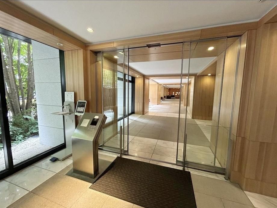 3LDK Apartment for Sale in Minami-Azabu, Minato City, Tokyo - Thumbnail 3