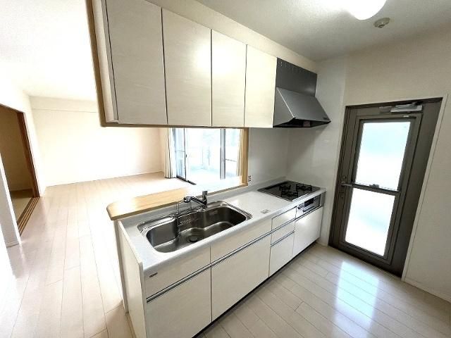 3LDK Apartment for Sale in Miyazaki City, Miyazaki Prefecture - Thumbnail 4