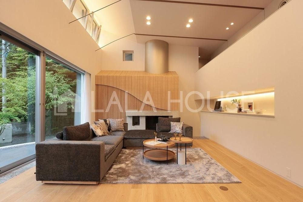 Luxury 4LDK+S Villa in Karuizawa with Guest House - Thumbnail 3