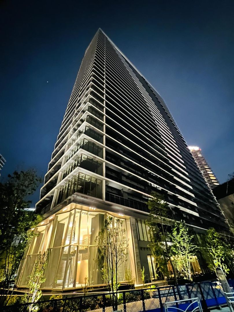 New 2LDK Apartment for Sale in Minato-ku, Tokyo - Thumbnail 2