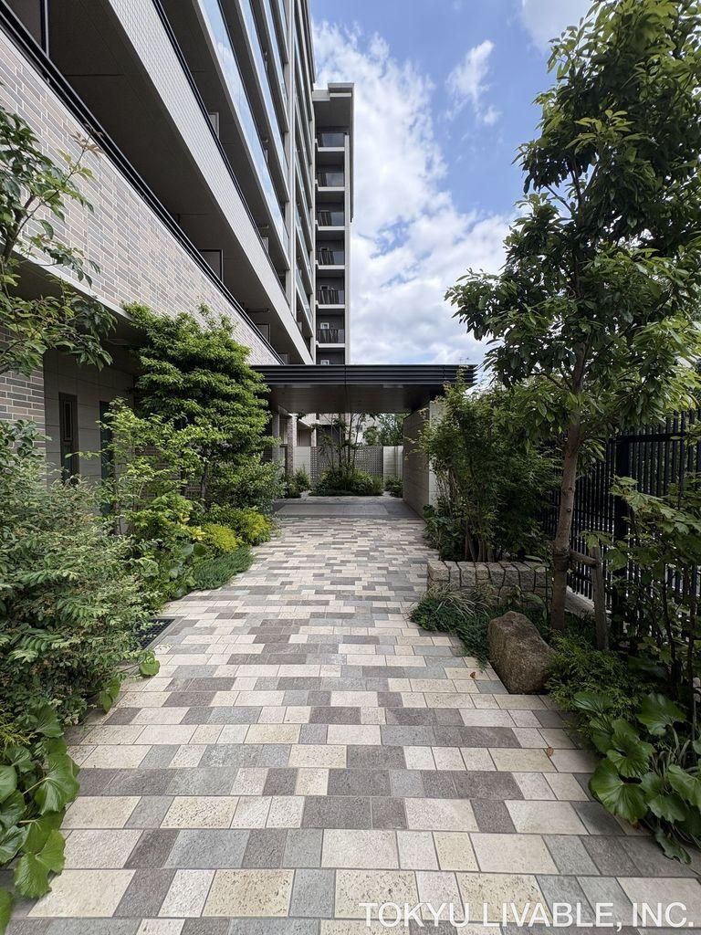 2LDK Apartment for Sale in Funabashi, Chiba - 39.8 Million Yen - Thumbnail 2