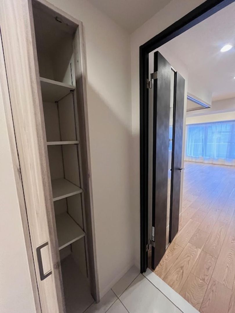 3LDK Apartment for Sale in Bunkyo, Tokyo - 75.2m² - Thumbnail 3