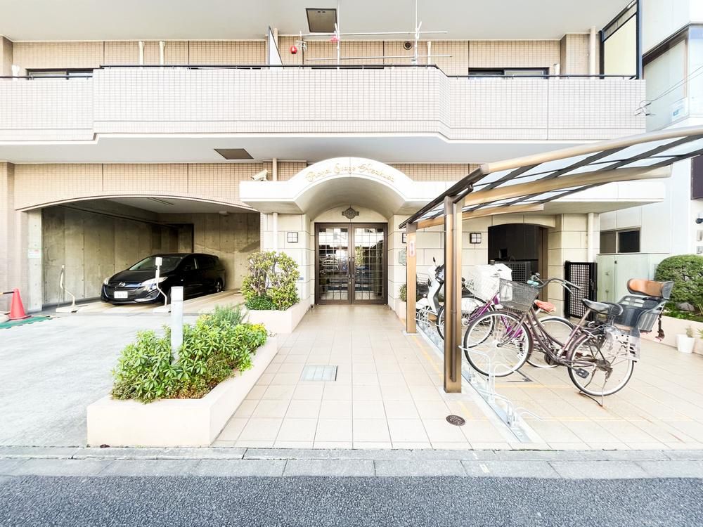 Royal Stage Asakusa 1LDK Apartment in Taito, Tokyo - Thumbnail 4