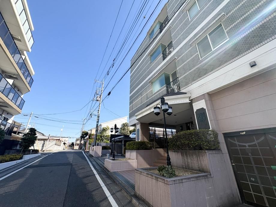 Renovated 2LDK Apartment in Saitama City with Private Garden - Thumbnail 2