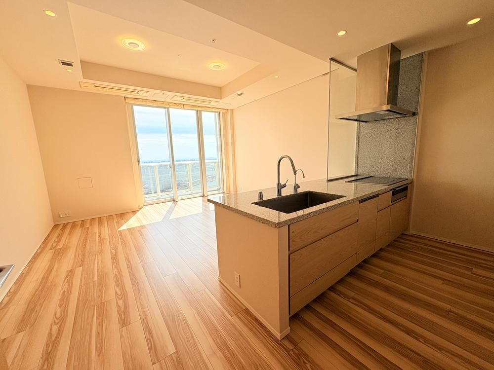 2LDK Apartment in Harumi, Chuo City, Tokyo - 94m2 - Thumbnail 2