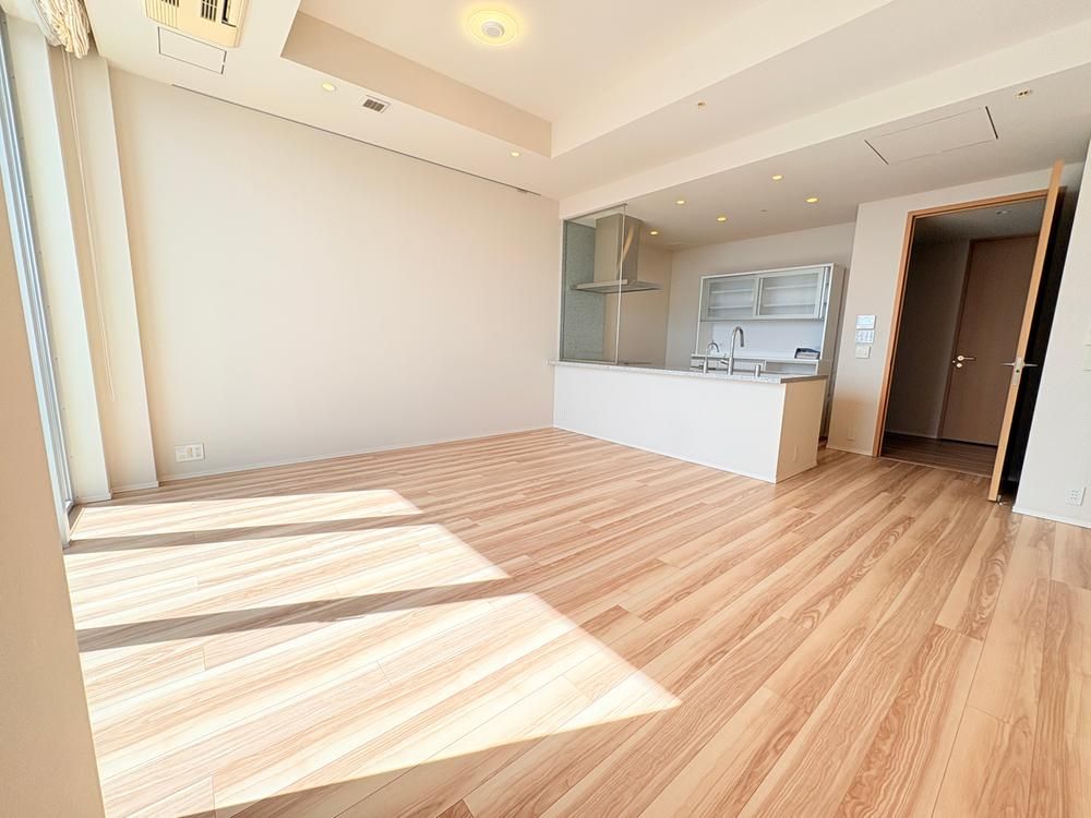 2LDK Apartment in Harumi, Chuo City, Tokyo - 94m2 - Thumbnail 3