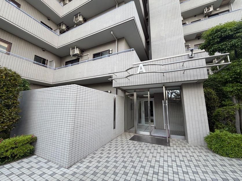 Renovated 3LDK Apartment Near Chuo-Rinkan Station - Thumbnail 2