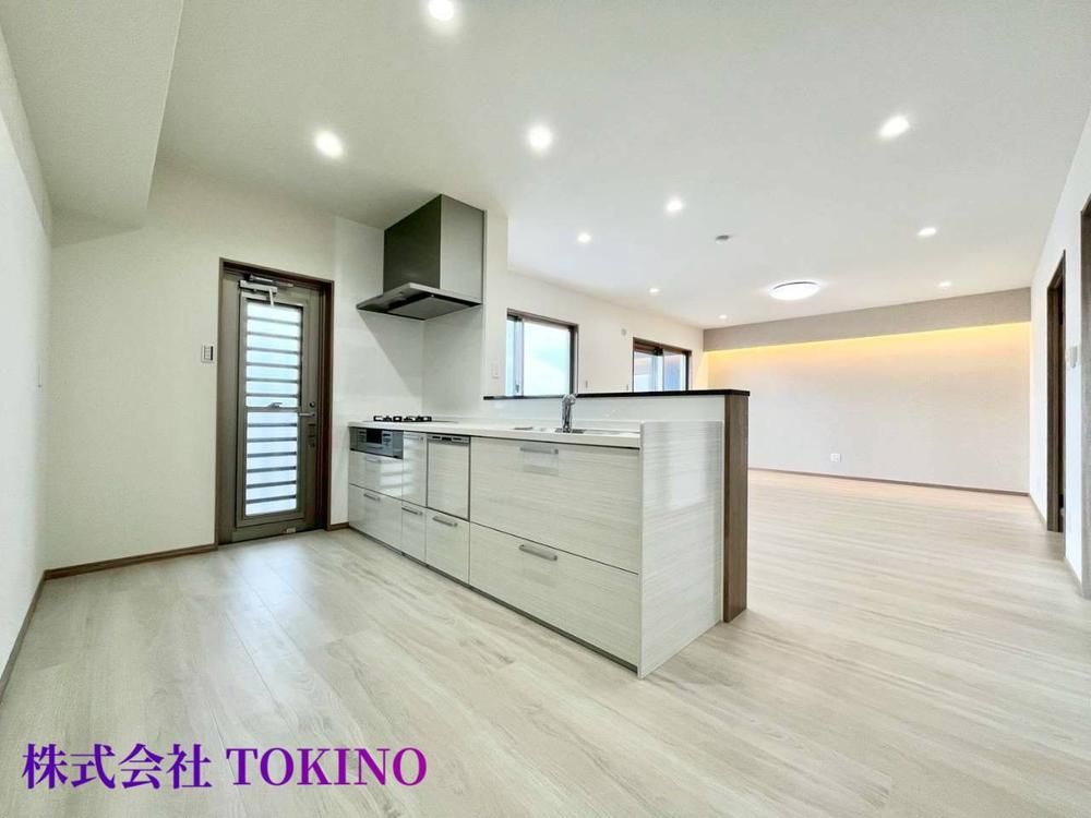 Spacious 3LDK Apartment for Sale in Okinawa City, Okinawa - Thumbnail 4