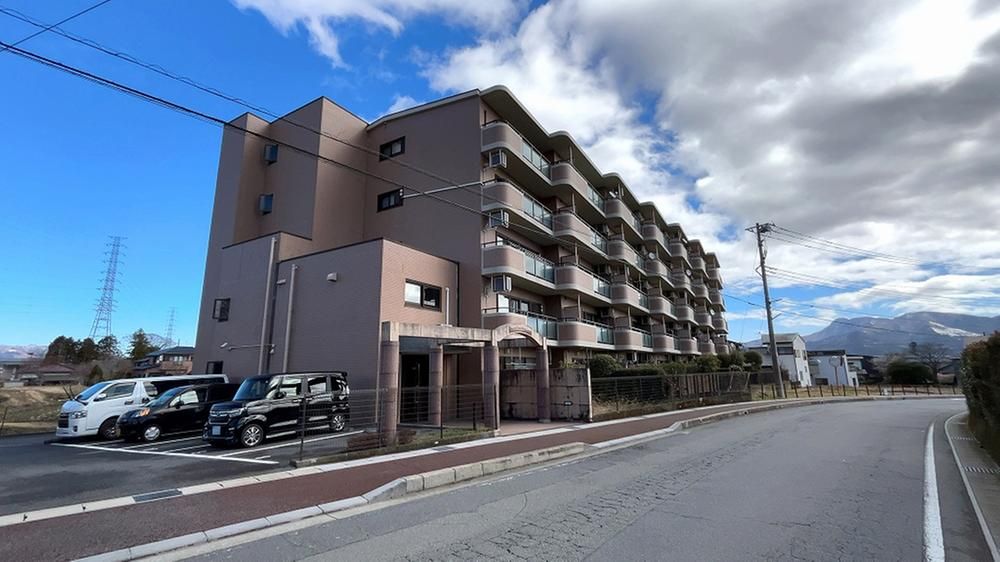 Green Town Gumizawa 3LDK Apartment for Sale in Gotemba - Thumbnail 2