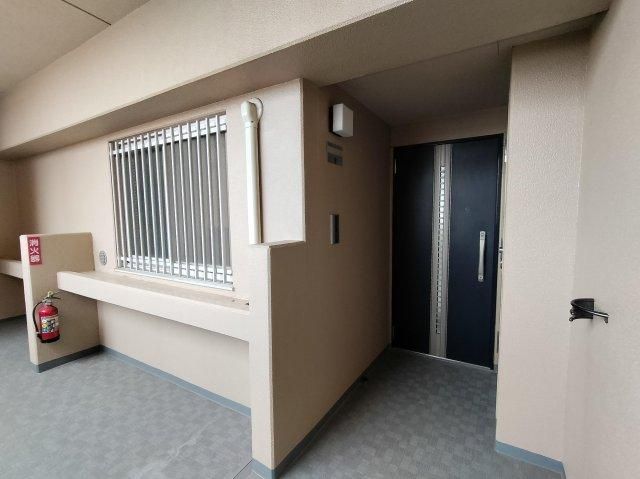 3LDK Renovated Apartment Near Higashi-Urawa Station, Saitama - Thumbnail 2