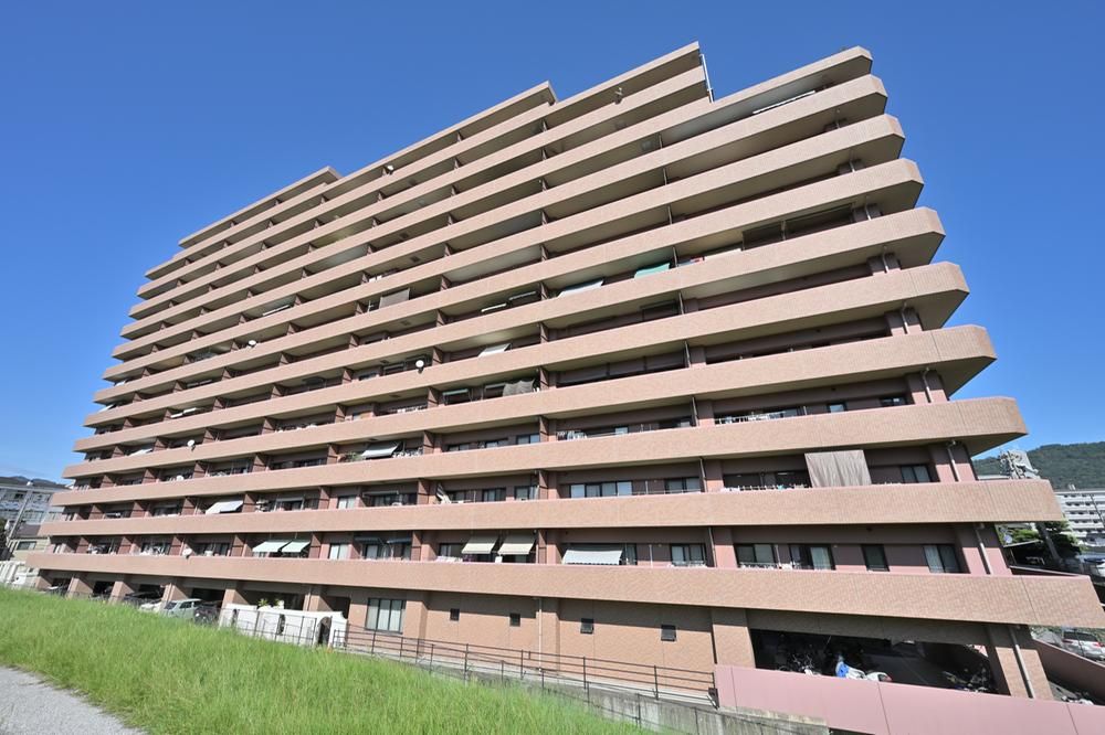 Renovated 3LDK Apartment for Sale in Asaminami-ku, Hiroshima - Thumbnail 2