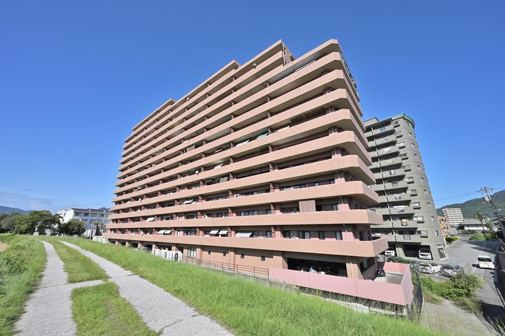 Renovated 3LDK Apartment for Sale in Asaminami-ku, Hiroshima - Image 1