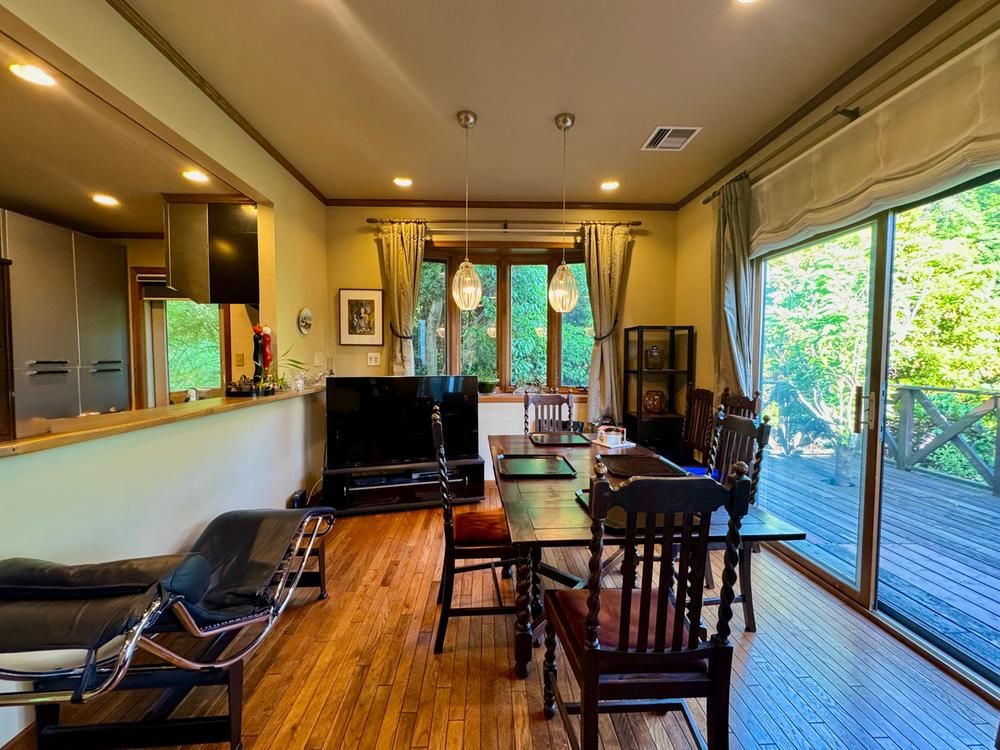 4LDK House for Sale in Hayama with Wood Deck and Garden - Thumbnail 4