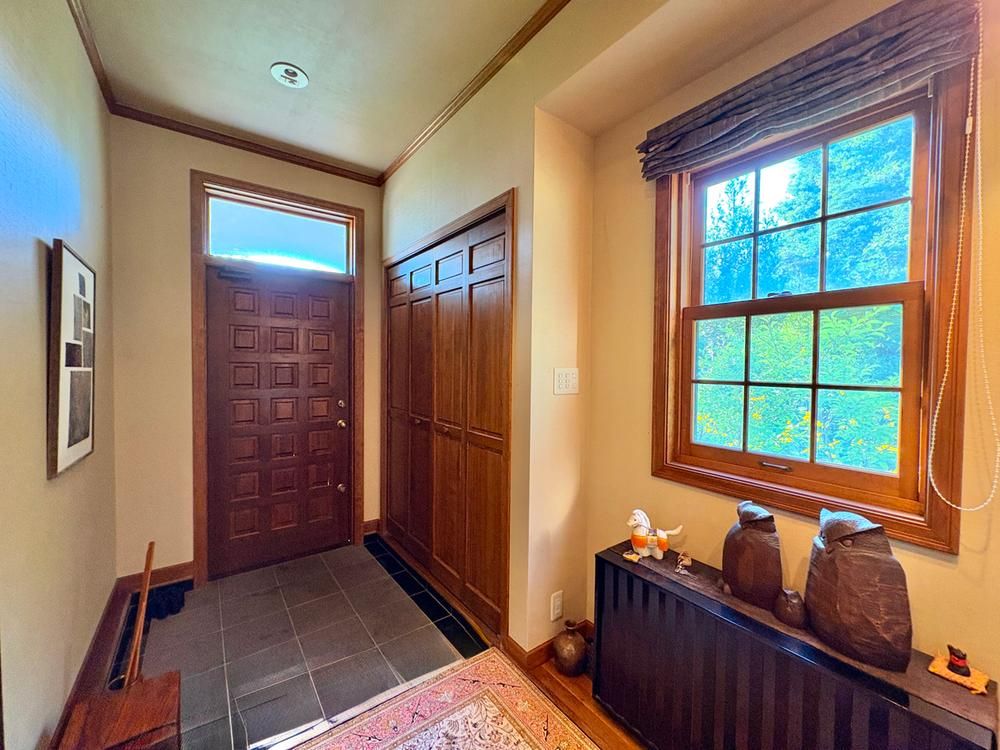 4LDK House for Sale in Hayama with Wood Deck and Garden - Thumbnail 3
