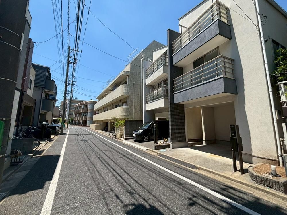 Renovated 3LDK House in Setagaya with Garage - Thumbnail 2