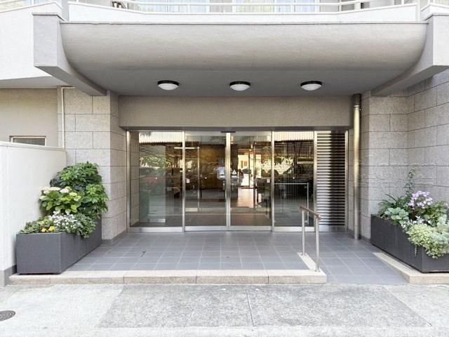 2LDK Apartment for Sale in Meguro, Tokyo - 66.96m2 - Thumbnail 4