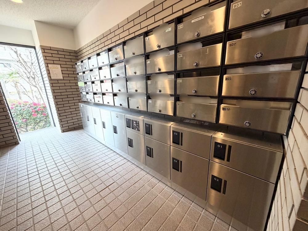 3LDK Renovated Apartment in Higashiosaka Near Kawachi Kosaka - Thumbnail 2