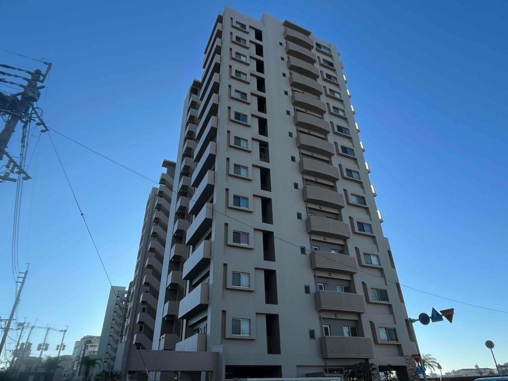 4LDK Renovated Apartment in Miyazaki City, Miyazaki Prefecture - Thumbnail 2