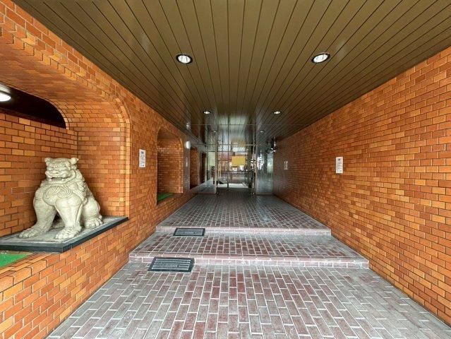 Renovated 1LDK Apartment in Naha City Near Miebashi Station - Thumbnail 4