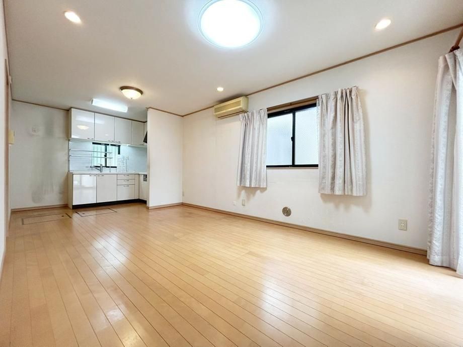 4LDK Detached House for Sale in Fuchu, Tokyo - 98 m² - Thumbnail 2