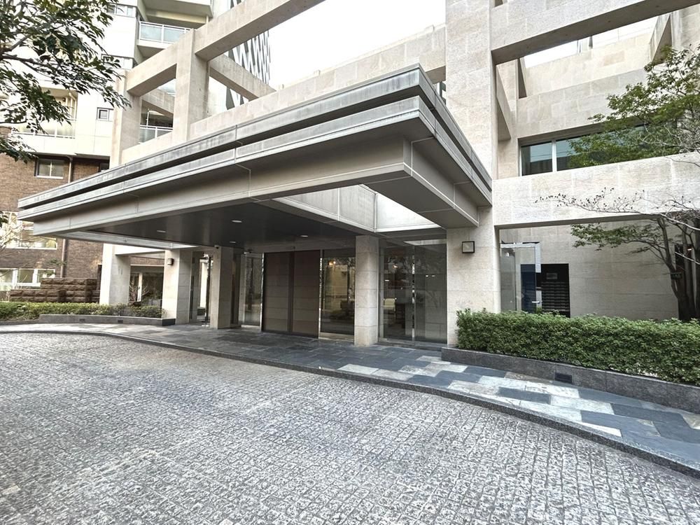 D Gracce Daikamachi 3LDK+S Apartment for Sale in Nagoya - Thumbnail 2