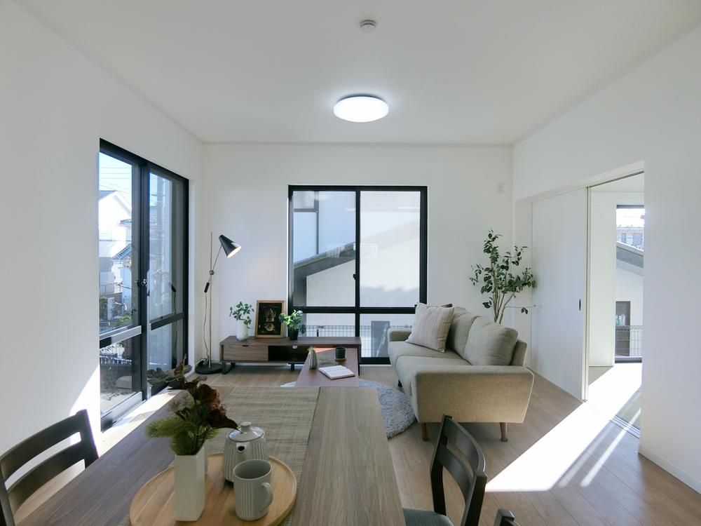 Fully Renovated 6LDK House for Sale in Hachioji, Tokyo - Thumbnail 2