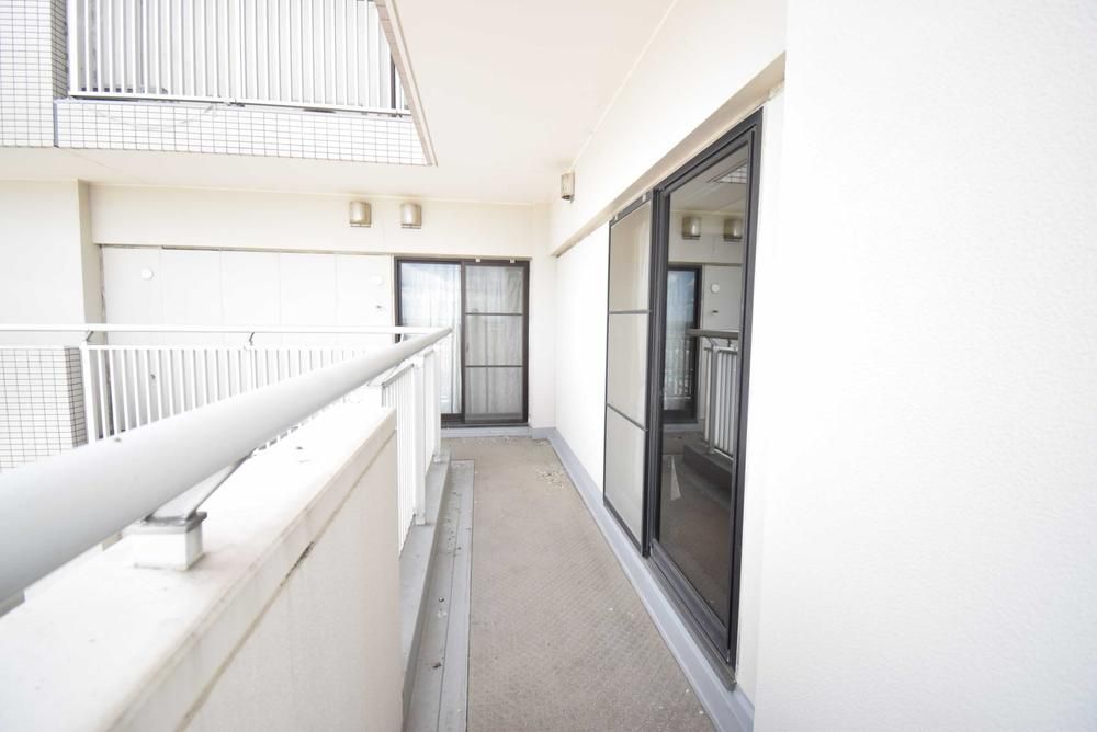 30th Floor 4LDK Apartment for Sale Near Tsuchiura Station - Thumbnail 3