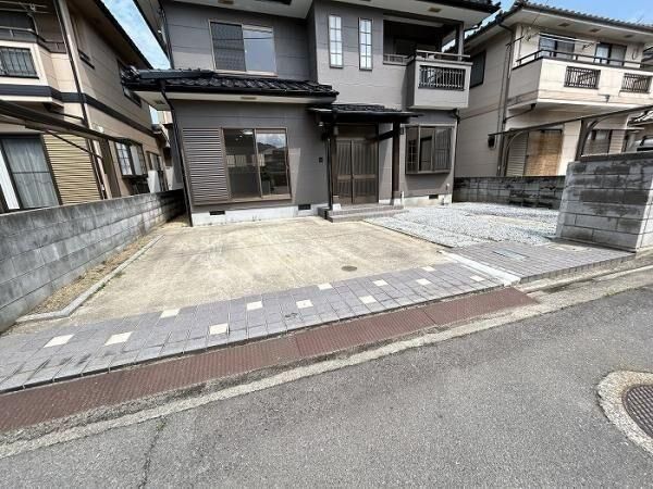 4LDK Detached House for Sale in Takamatsu, Kagawa - Thumbnail 2