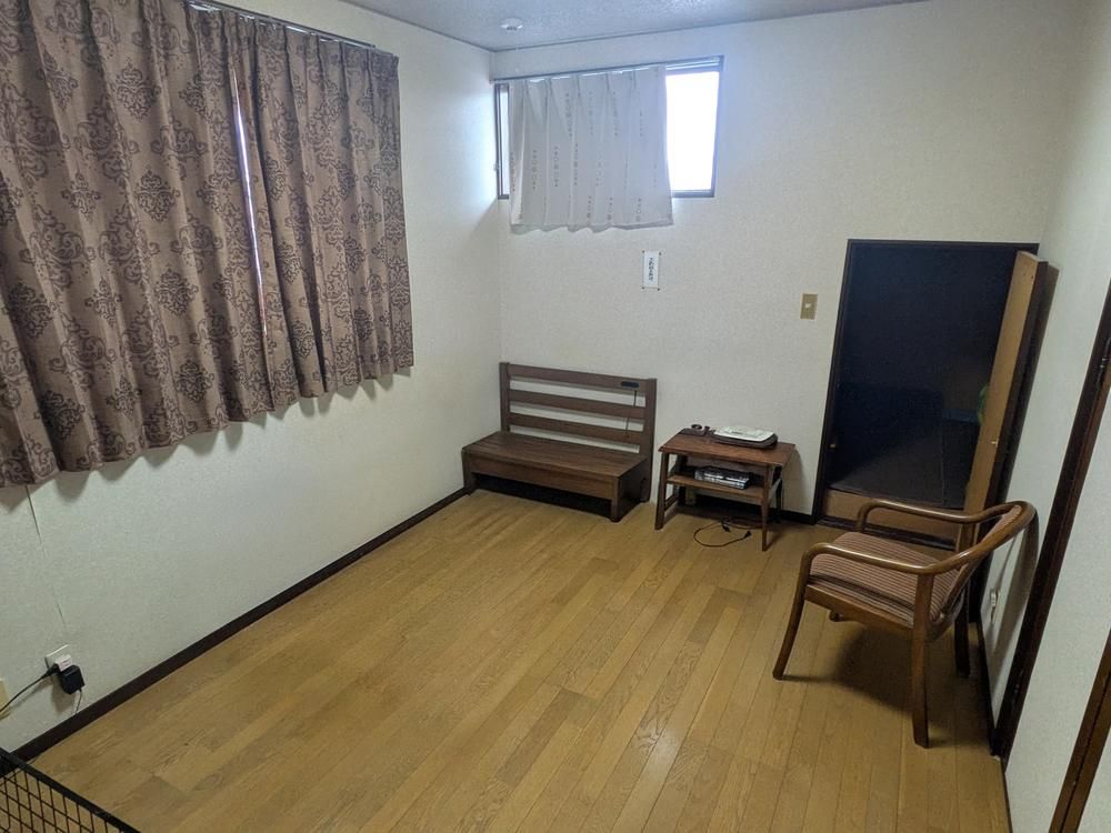 7DK+2S House on Corner Lot in Quiet Fukui Area - Thumbnail 4
