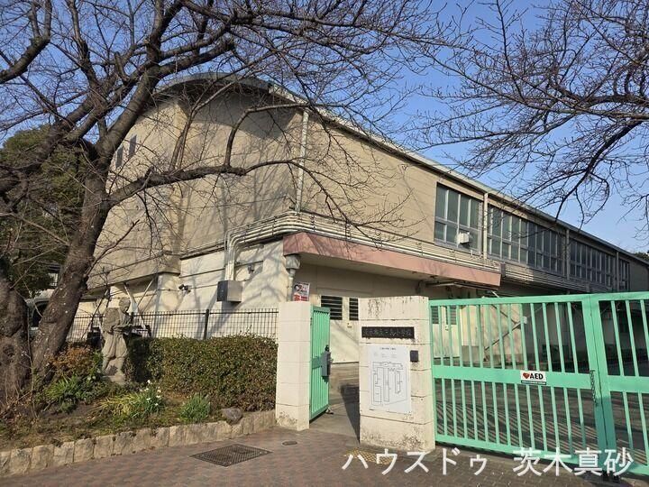 4DK House for Sale in Ibaraki, Osaka - 113.8m2 - Thumbnail 2