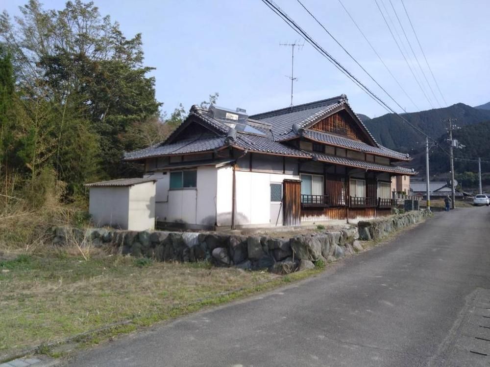 6K Resale House in Niihama, Ehime – 120m2 on 236m2 Land - Thumbnail 4