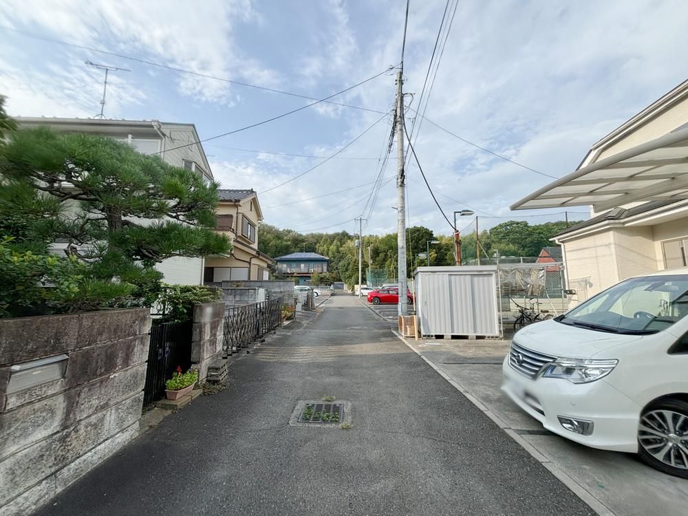 4LDK House for Sale in Hachioji, Tokyo with Large Garden - Thumbnail 2