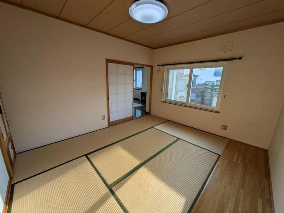 3LDK Single-Story House on Large Corner Lot in Asahikawa, Hokkaido - Thumbnail 4
